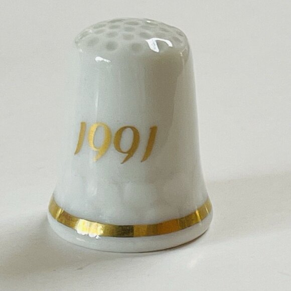 Thimble Angel Reading Book Porcelain Gold Ring Vintage 1991 Quilting Sewing - Picture 3 of 6